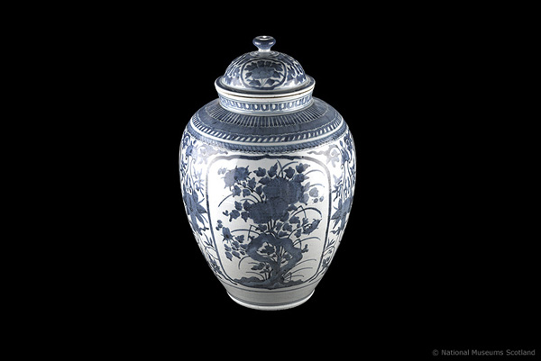 17th century porcelain jar from Japan
